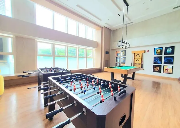 10g Cozy At Park Mckinley West Near Venice Mall Manila