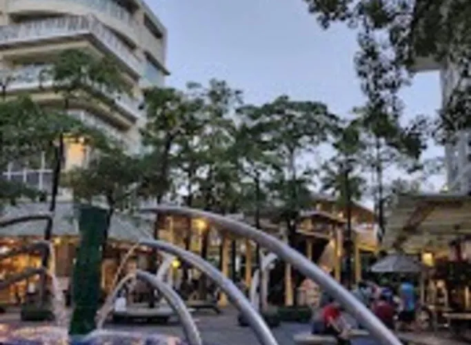 10g Cozy At Park Mckinley West Near Venice Mall Manila