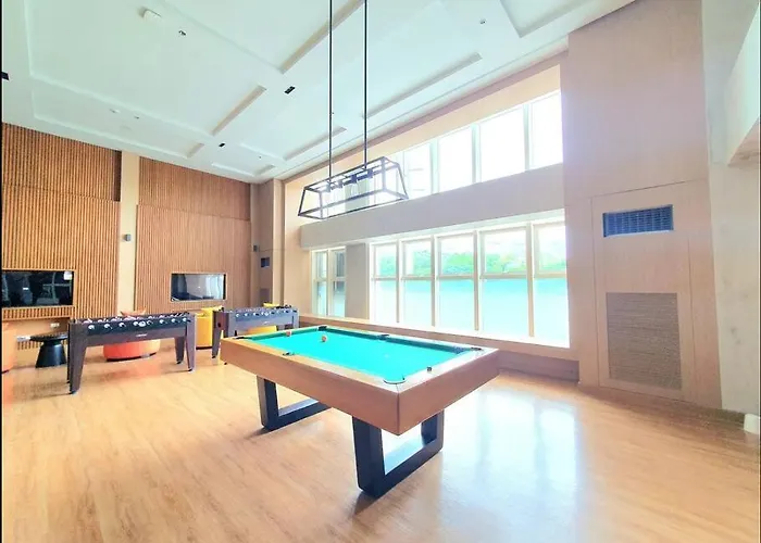 10g Cozy At Park Mckinley West Near Venice Mall * Manila