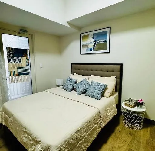 Apartment 10g Cozy At Park Mckinley West Near Venice Mall Manila