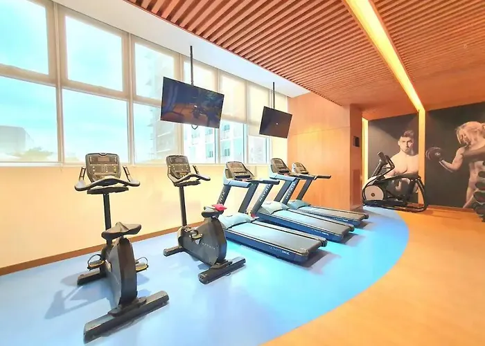 10g Cozy At Park Mckinley West Near Venice Mall Manila