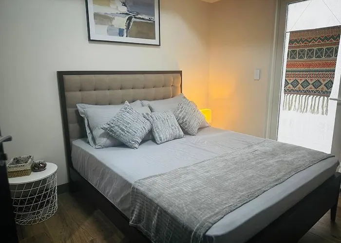 10g Cozy At Park Mckinley West Near Venice Mall * Manila