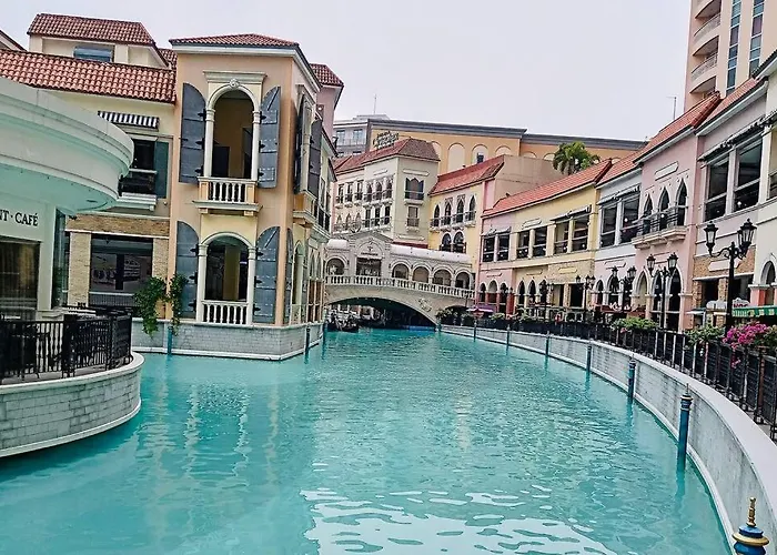 10g Cozy At Park Mckinley West Near Venice Mall * Manila
