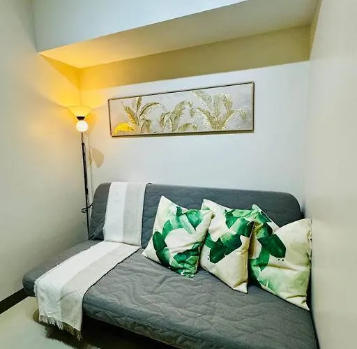 10g Cozy At Park Mckinley West Near Venice Mall Apartment Manila