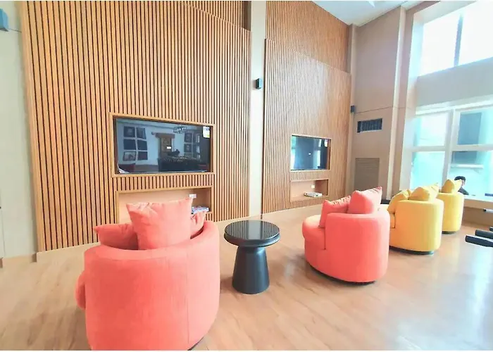 10g Cozy At Park Mckinley West Near Venice Mall Manila