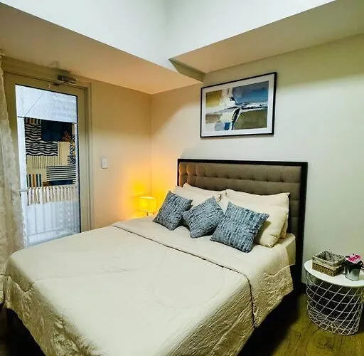 10g Cozy At Park Mckinley West Near Venice Mall * Manila