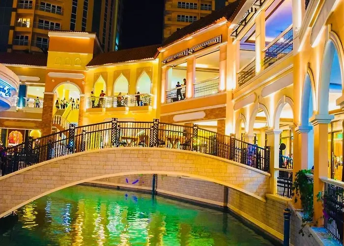 10g Cozy At Park Mckinley West Near Venice Mall * Manila